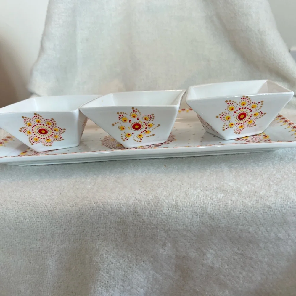 Pier 1 White Floral Patterned Serving Set